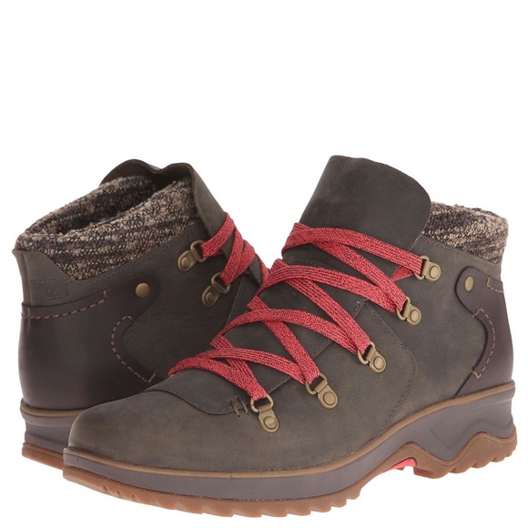 merrell bluff walking boots